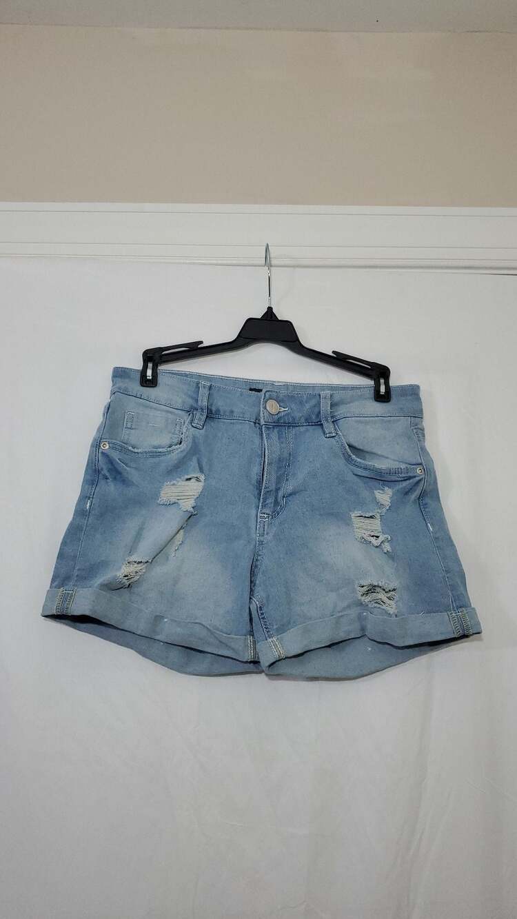 Dollhouse Distressed Light Wash Denim Shorts Size 7/8 - Picture 1 of 5